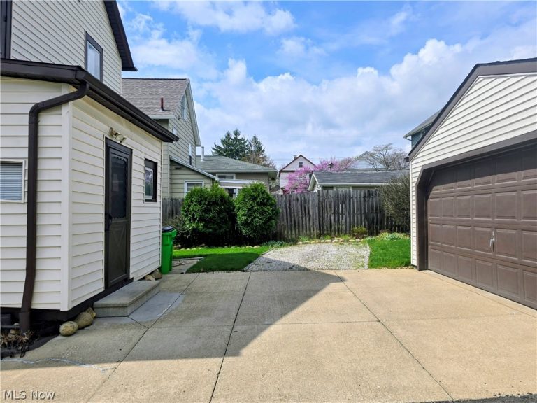 1055 Tuscarawas Avenue, Barberton, OH - Photo 6