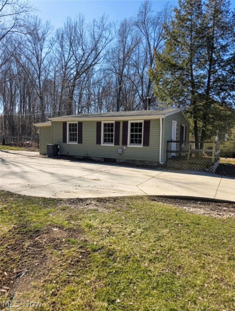 234 Oakwood Street, Elyria, OH - Photo 3
