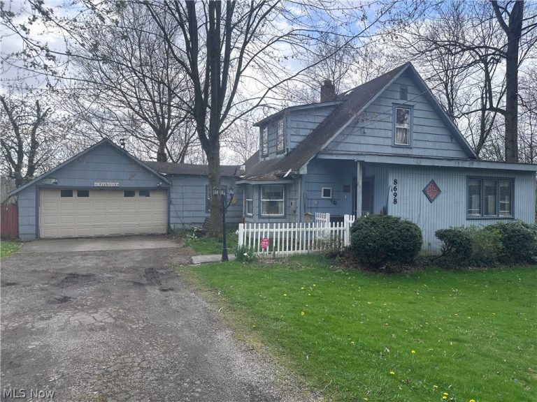 8698 Howland Springs Road, Warren, OH, 44484