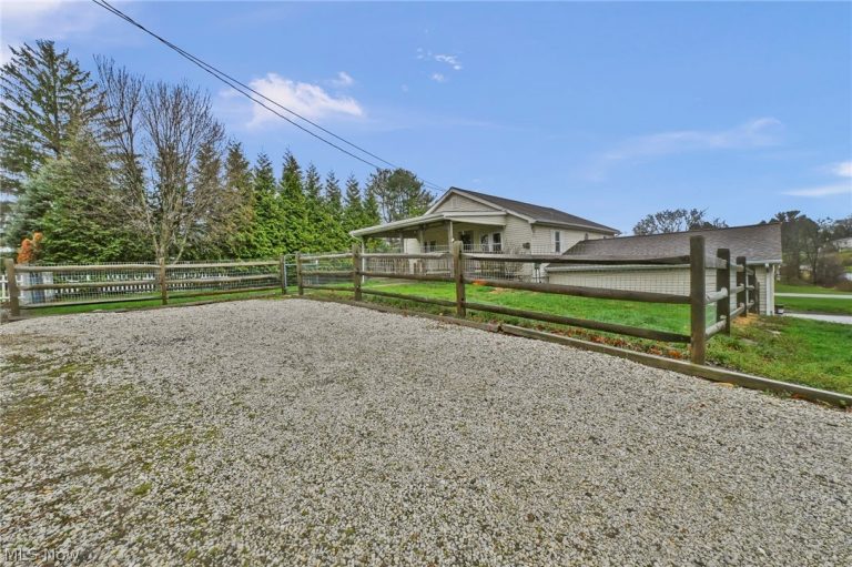 475 Munroe Falls Road, Tallmadge, OH - Photo 2