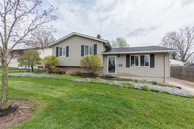 13515 Heatherwood Drive, Brook Park, OH - Photo 3