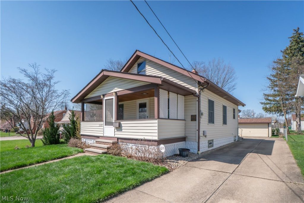 5372 Porter Road, North Olmsted, OH