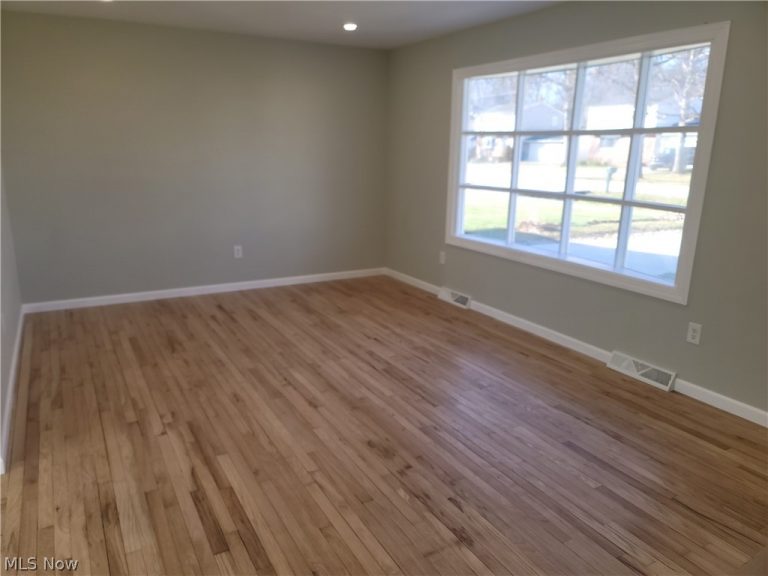 38136 Parkway Boulevard, Willoughby, OH - Photo 6