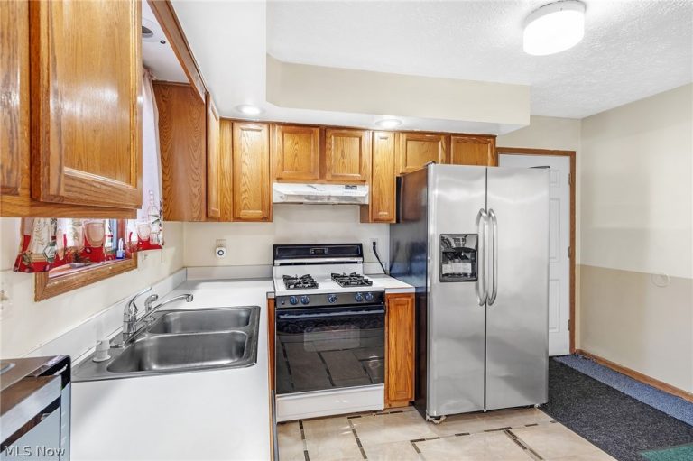 775 Shelley Parkway, Berea, OH - Photo 6