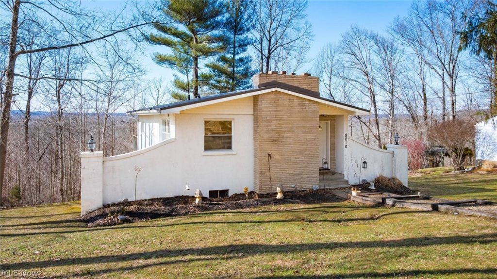 8010 Lakeview Drive, Nashport, OH