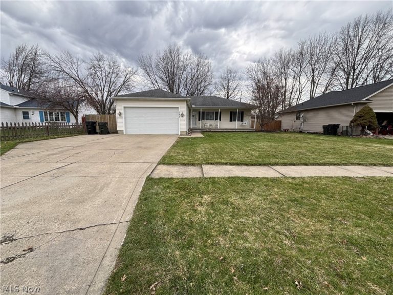 544 Bayberry Drive, Elyria, OH - Photo 2