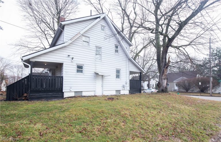2462 Edwin Avenue, Akron, OH - Photo 2