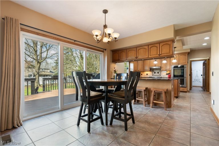 2903 Aylesbury Street, North Canton, OH - Photo 6