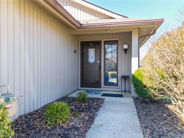 10806 Meadow Trail, Strongsville, OH - Photo 2