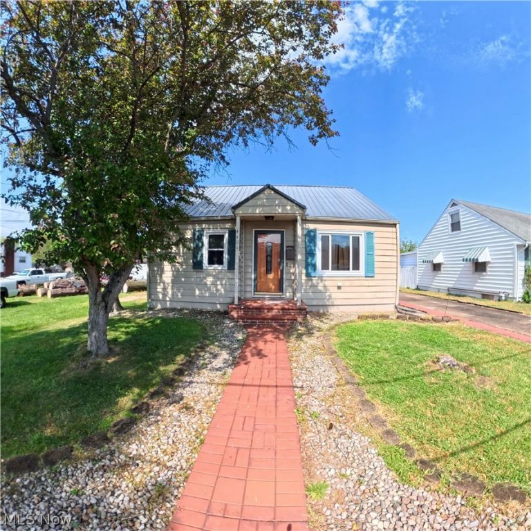 4401 9th Avenue, Vienna, WV - Photo 2