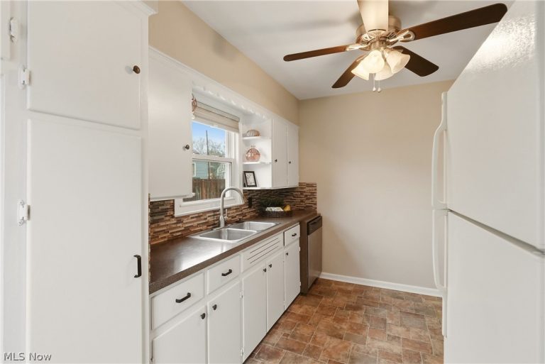 1734 Tonawanda Avenue, Akron, OH - Photo 8