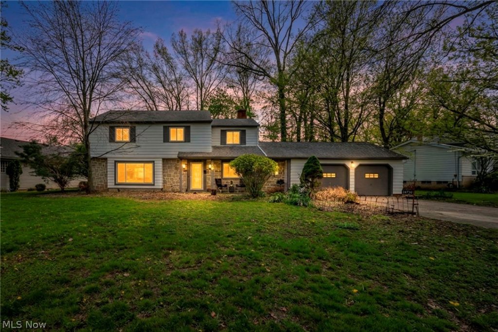 24720 Dundee Drive, Richmond Heights, OH