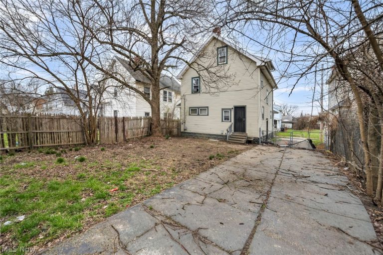 7914 Dorver Avenue, Cleveland, OH - Photo 8