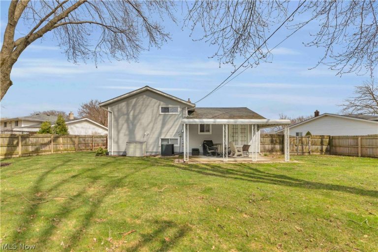 4430 Bentley Drive, North Olmsted, OH - Photo 3