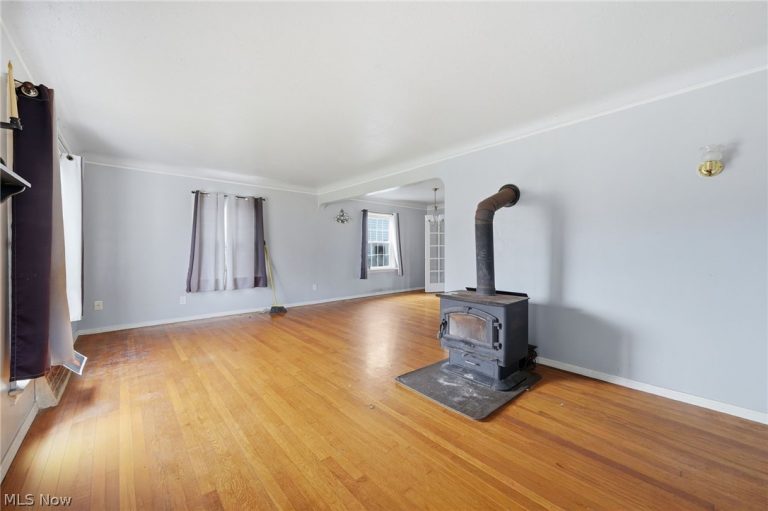 324 248th Street, Euclid, OH - Photo 2