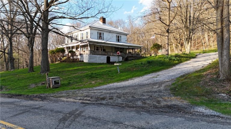 1079 County Road 60, Bergholz, OH, 43908