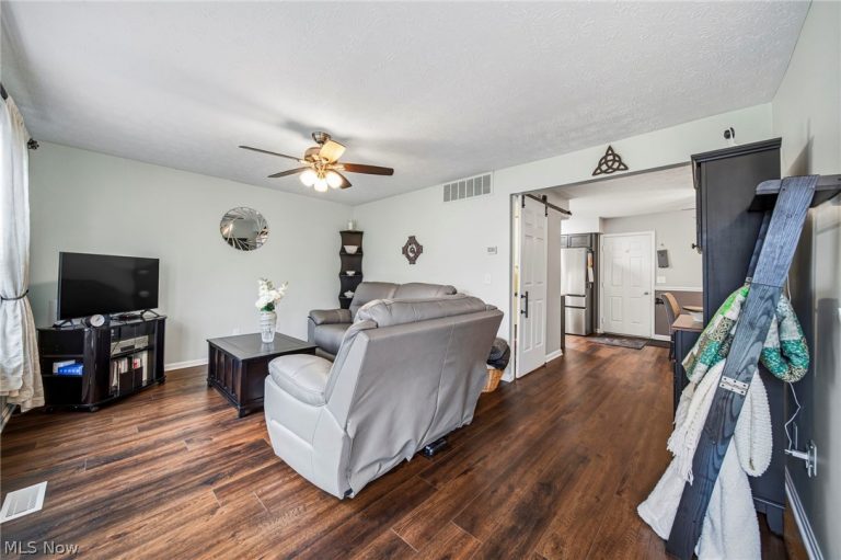 7290 Scottsdale Circle, Mentor, OH - Photo 3