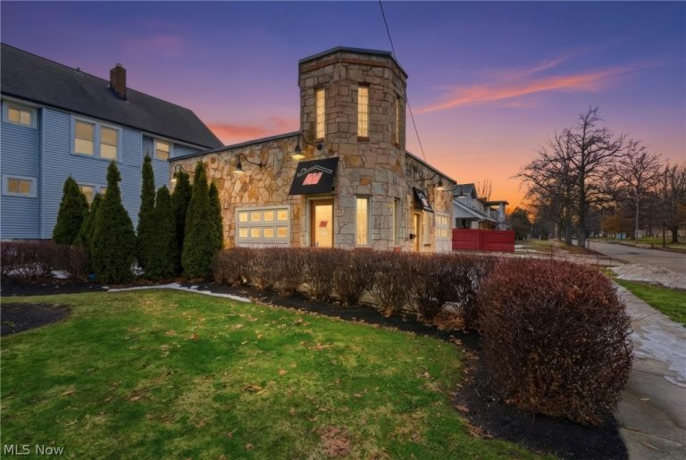 2860 Noble Road, Cleveland, OH - Photo 2