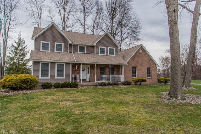 2218 Crestmont Drive, Girard, OH - Photo 2