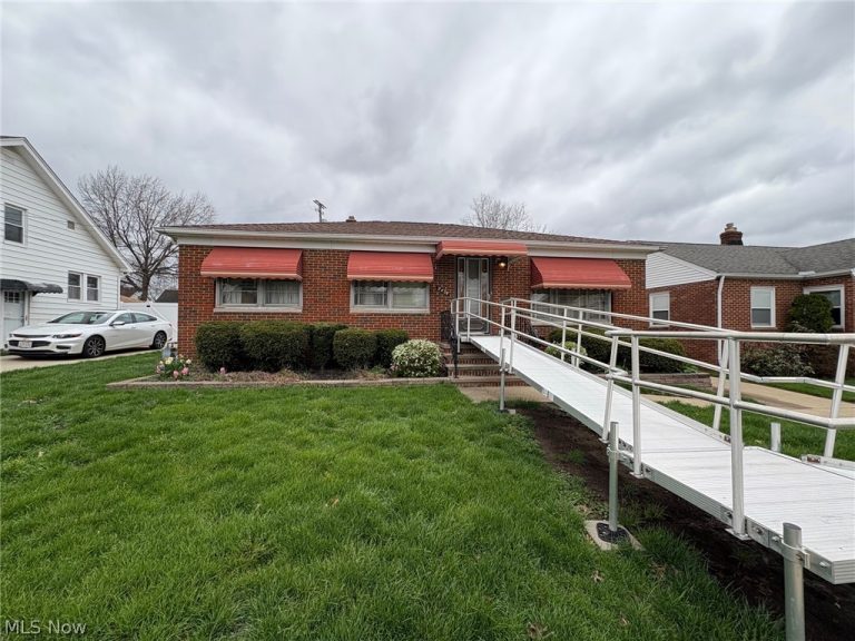 2436 Tuxedo Avenue, Parma, OH - Photo 3