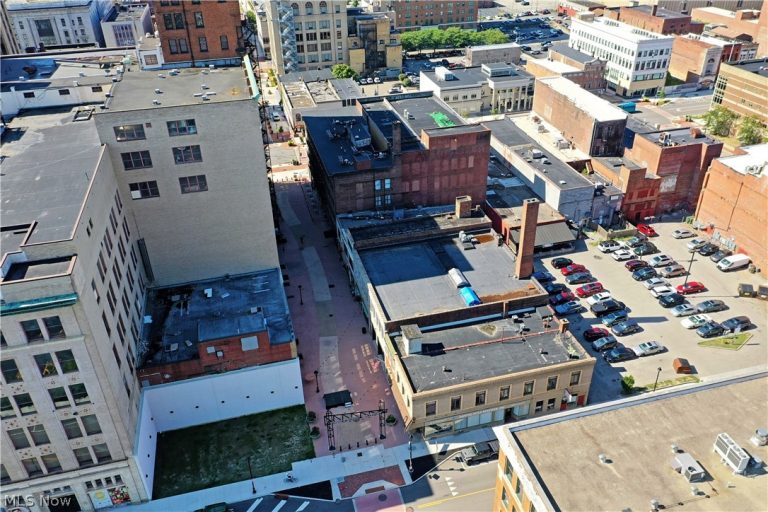 24 Phelps Street, Youngstown, OH - Photo 2