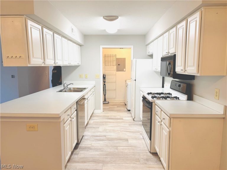 22671 Lenox Drive, Fairview Park, OH - Photo 8