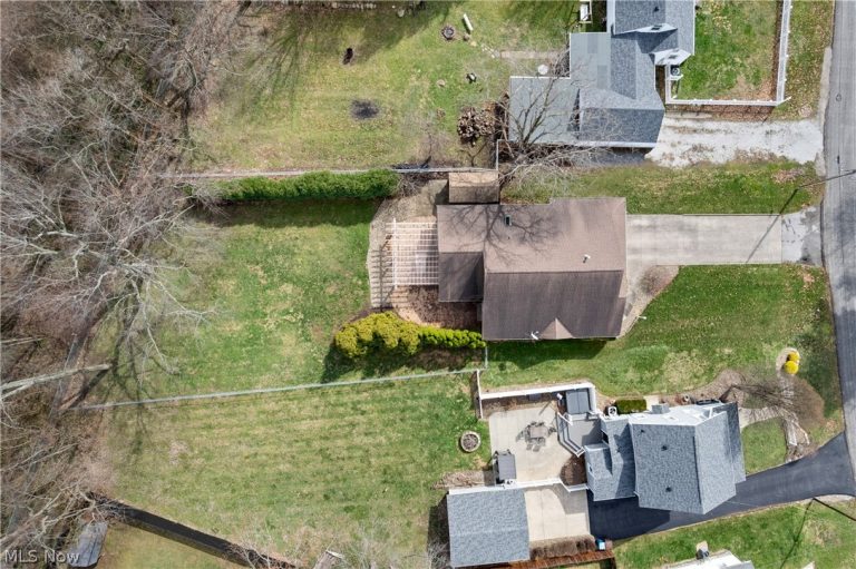 2813 Bender Avenue, Akron, OH - Photo 2