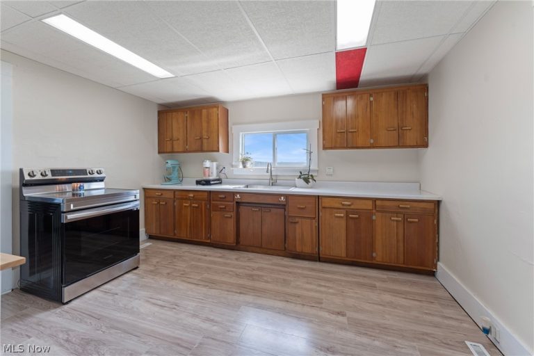110 Dewey Avenue, Freeport, OH - Photo 8