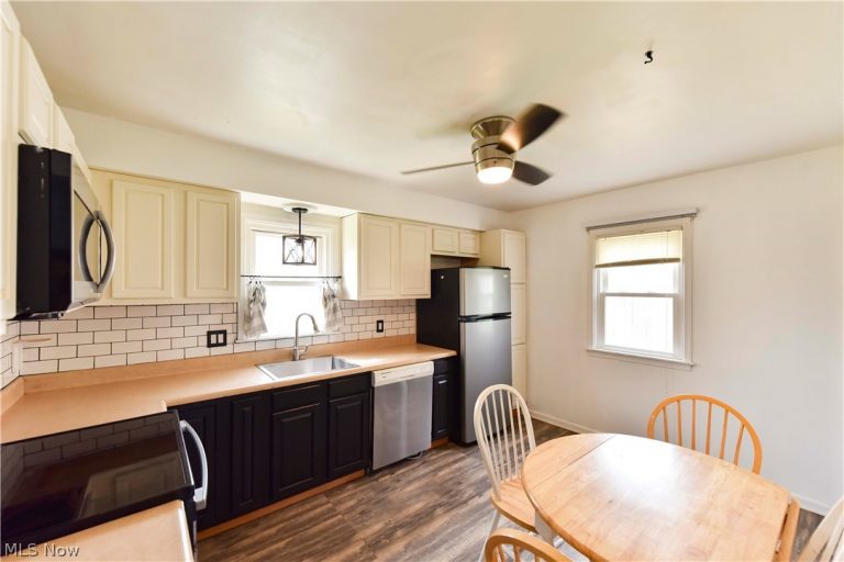 3864 Louise Street, Mogadore, OH - Photo 2