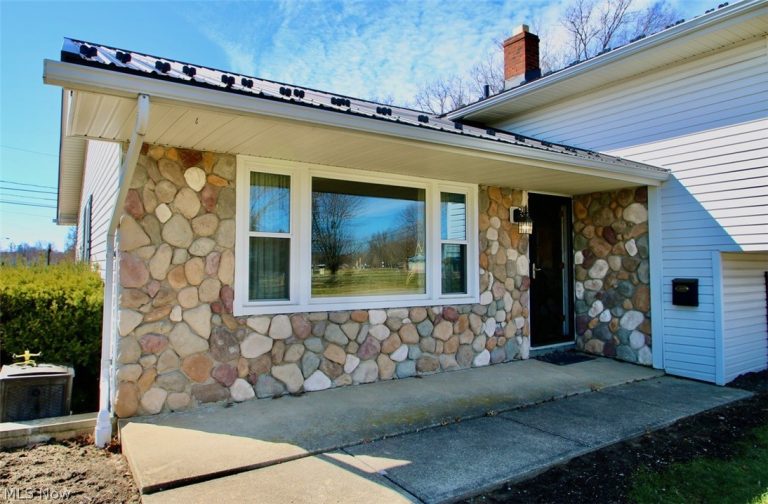 940 Talmadge Avenue, Wickliffe, OH - Photo 2