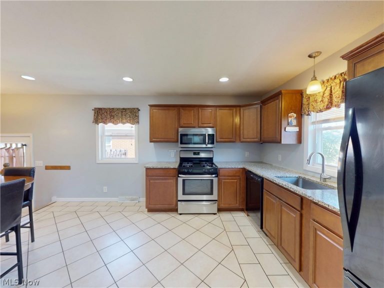 2821 Wales Avenue, Parma, OH - Photo 8