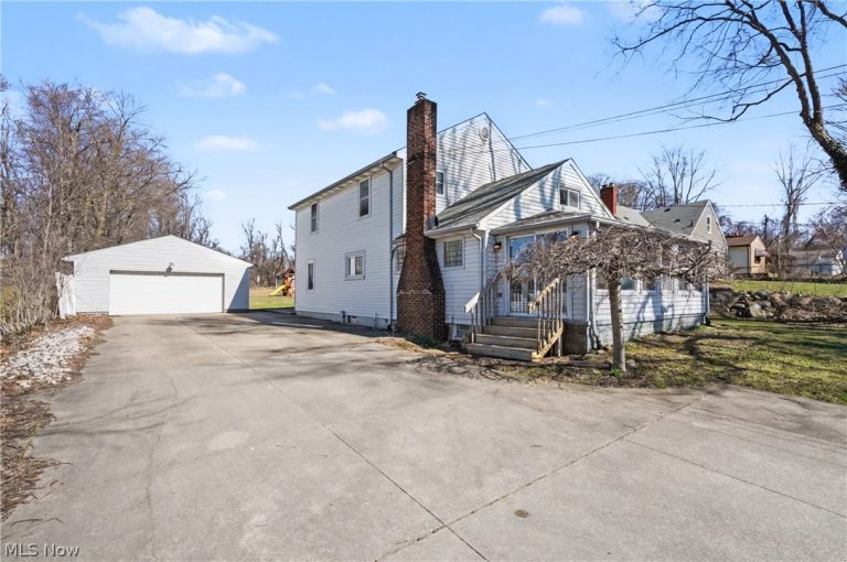 801 Chaffin Road, Akron, OH - Photo 3