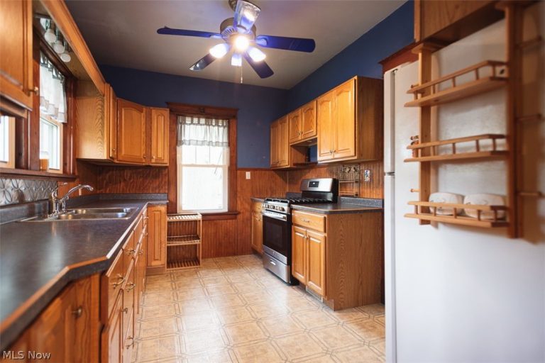 33 Hartford Avenue, Youngstown, OH - Photo 8