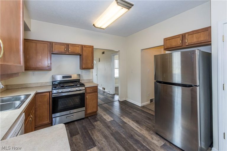 475 Sullivan Avenue, Akron, OH - Photo 6