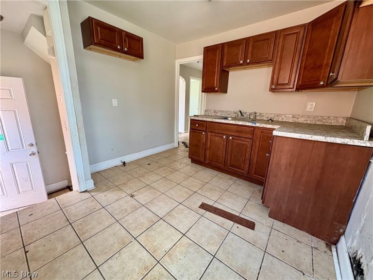 20803 Kenyon, Maple Heights, OH - Photo 8
