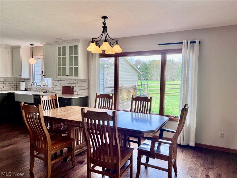 105 Poolview Circle, Dover, OH - Photo 5