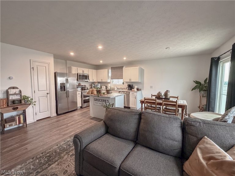 2670 Himelrigh Boulevard, Barberton, OH - Photo 6