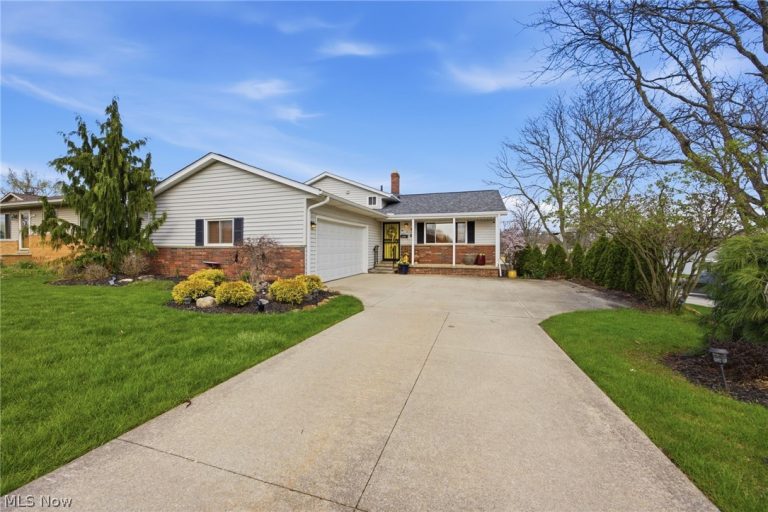6033 Sweet Birch Drive, Bedford Heights, OH - Photo 2