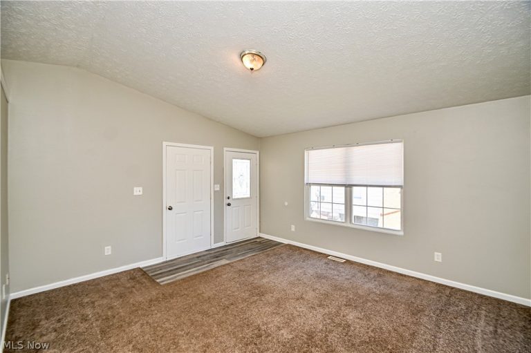 1240 Waterloo Road, Akron, OH - Photo 5