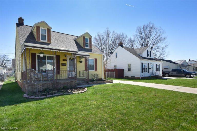 2929 Commonwealth Drive, Parma, OH - Photo 2