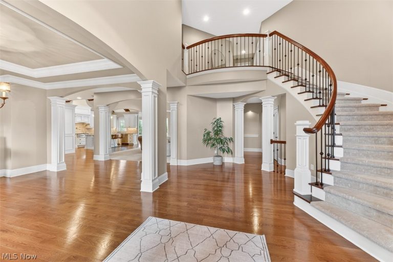 7565 Cottonwood Trail, Chagrin Falls, OH - Photo 3