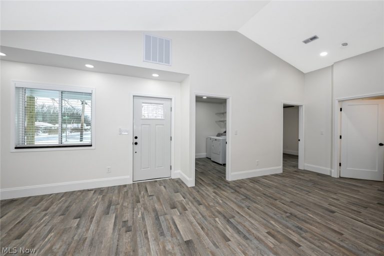 10209 Bryant Avenue, Columbia Station, OH - Photo 6
