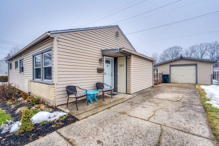 1203 Sarlson Avenue, Akron, OH - Photo 4