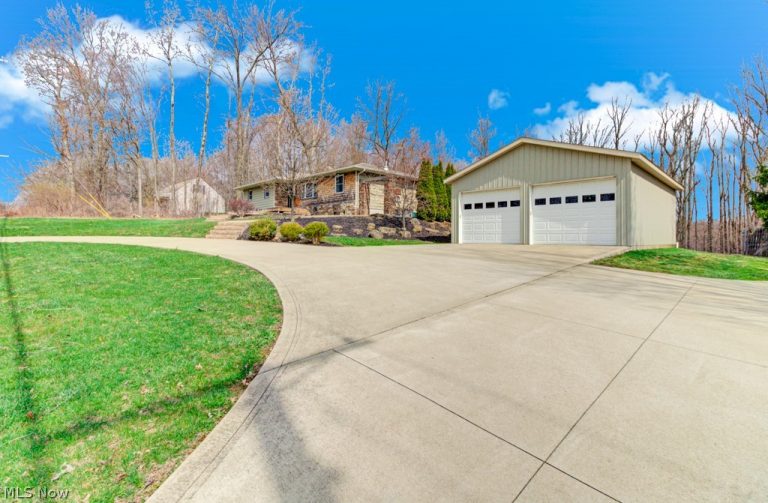 251 Mohawk Drive, Malvern, OH - Photo 2