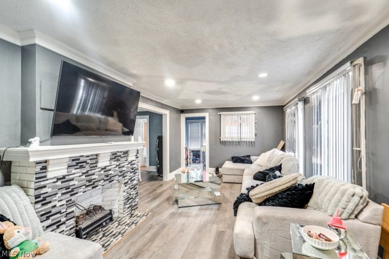 3130 Overlook Road, Cleveland Heights, OH - Photo 3