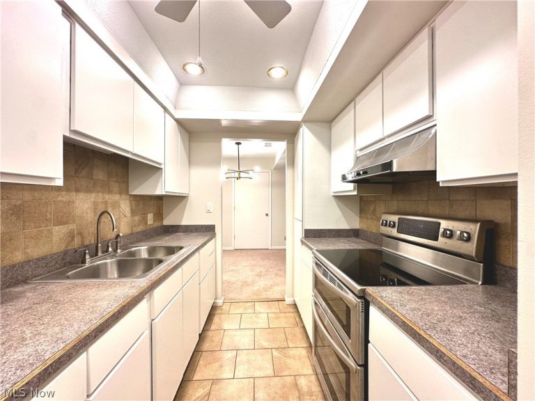 42 Gloucester Court #3A, Akron, OH - Photo 4