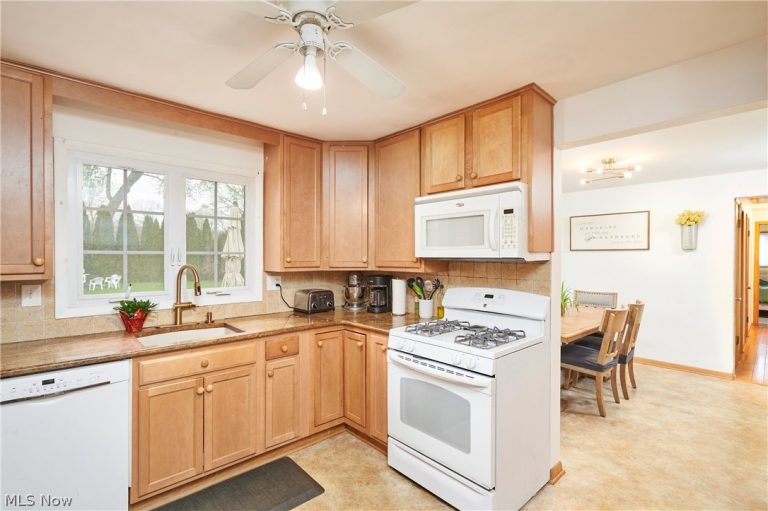 5008 Laddie Drive, New Franklin, OH - Photo 8