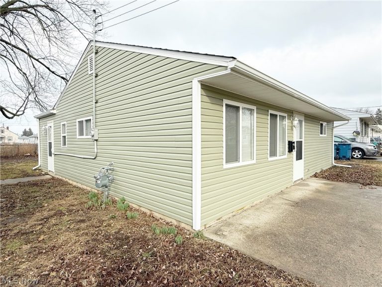 1528 Maine Avenue, Lorain, OH - Photo 2