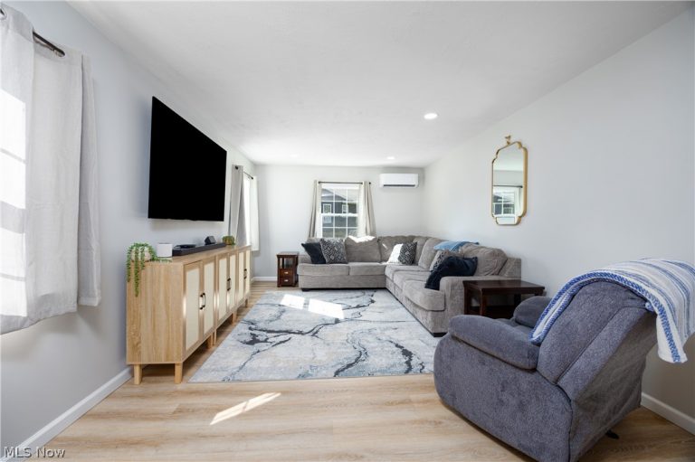 492 Evergreen Drive, Tallmadge, OH - Photo 4