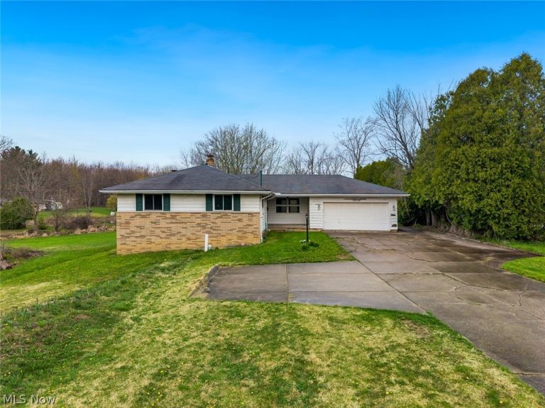 19156 Howe Road, Strongsville, OH, 44136